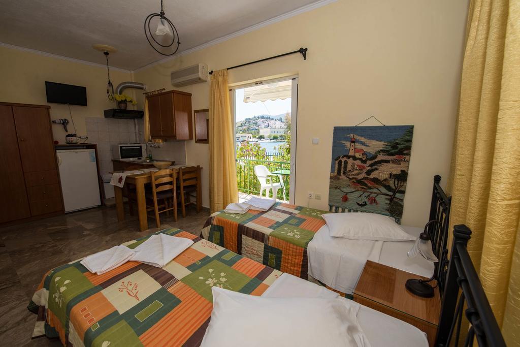 Matrona Apartments Poros Town Esterno foto